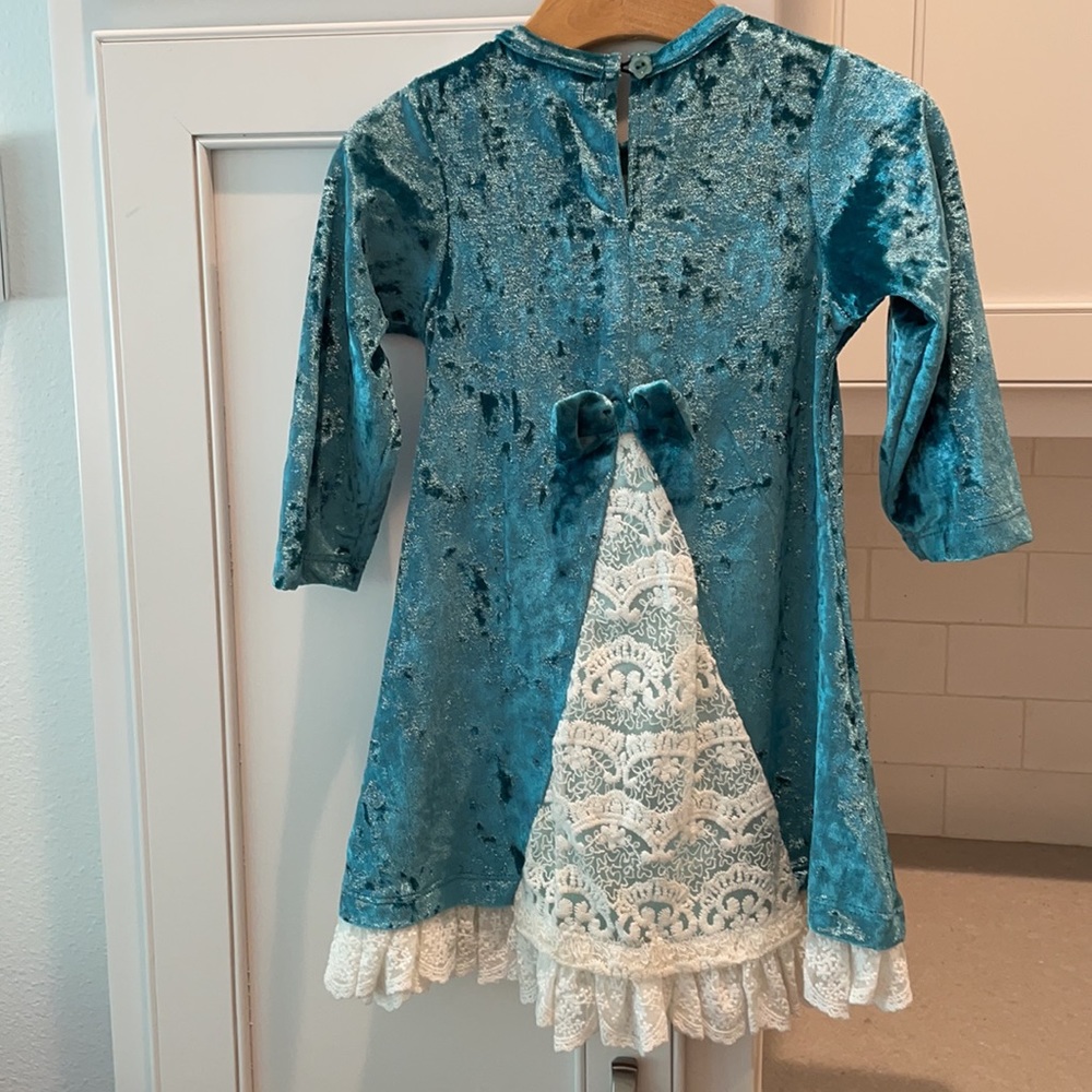 CACH CACH  Girl’s Velour Dress - Picture 2 of 2